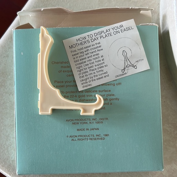 Avon 1981 Small Mother’s Day Cherished Moments Plate With Stand - Picture 9 of 14